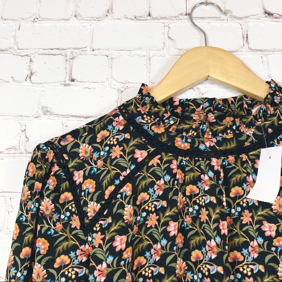 Loft floral ruffle nec - Picture 2 of 7